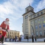 mikołaj na lodowisku