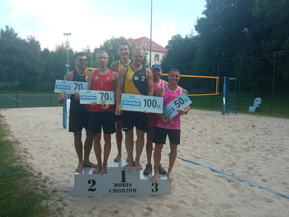 Zwycięzcy turnieju siatkówki plażowej
