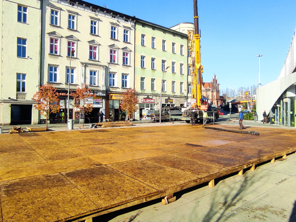 Budowa lodowiska na Rynku