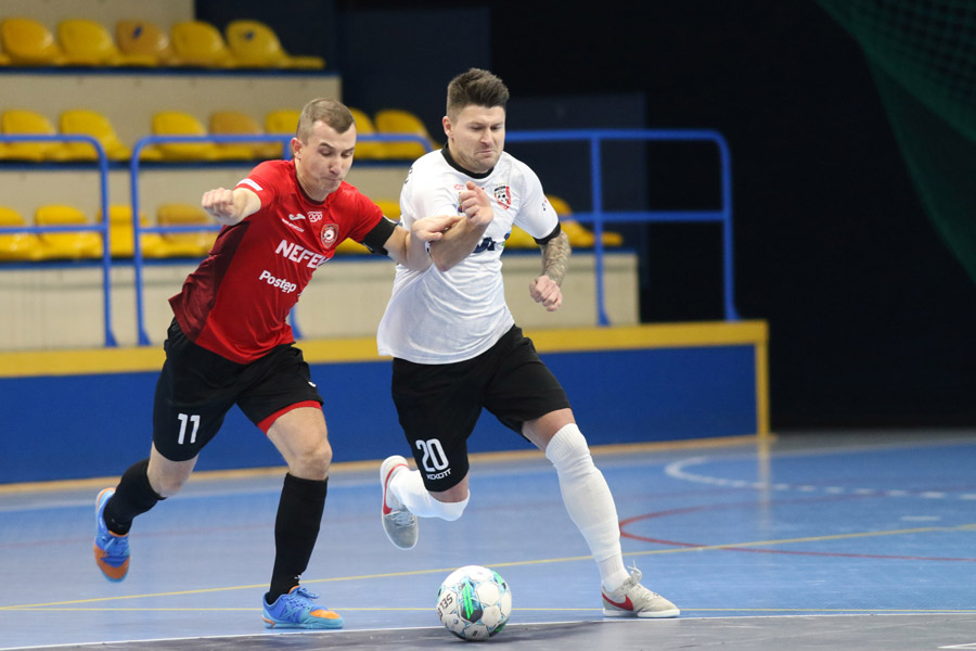 Piotr Cwielong podczas meczu.