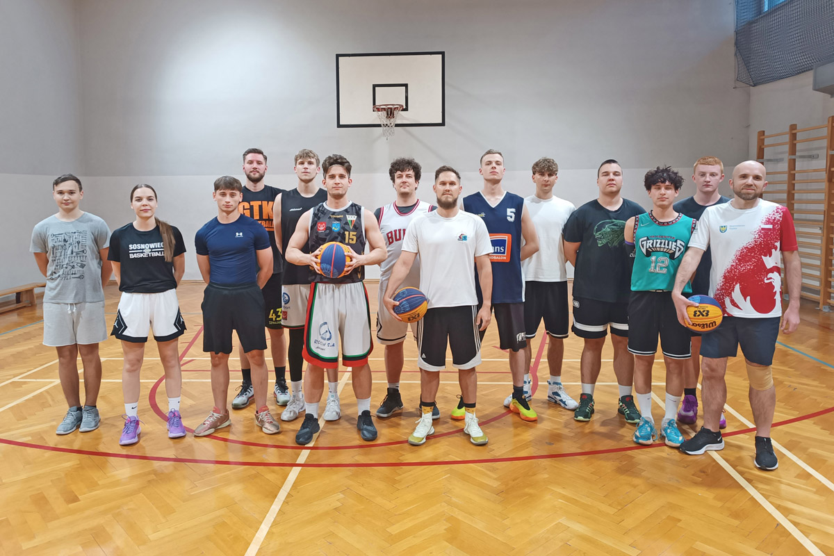 Uczestnicy Spotkania z koszykówką.